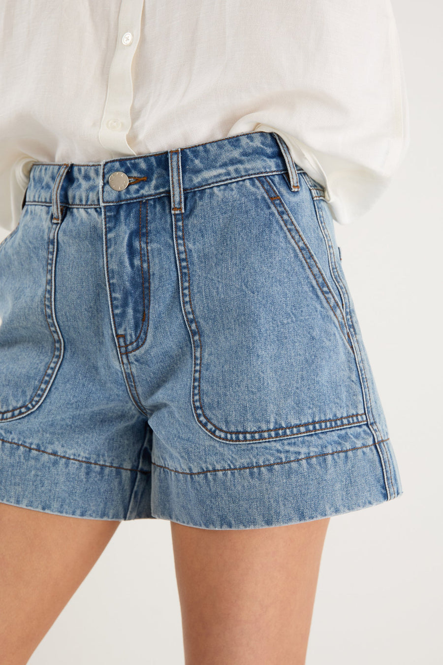 IVY + JACK KINDLY MID BLUE POCKET FRONT DENIM SHORT - WILDROSE