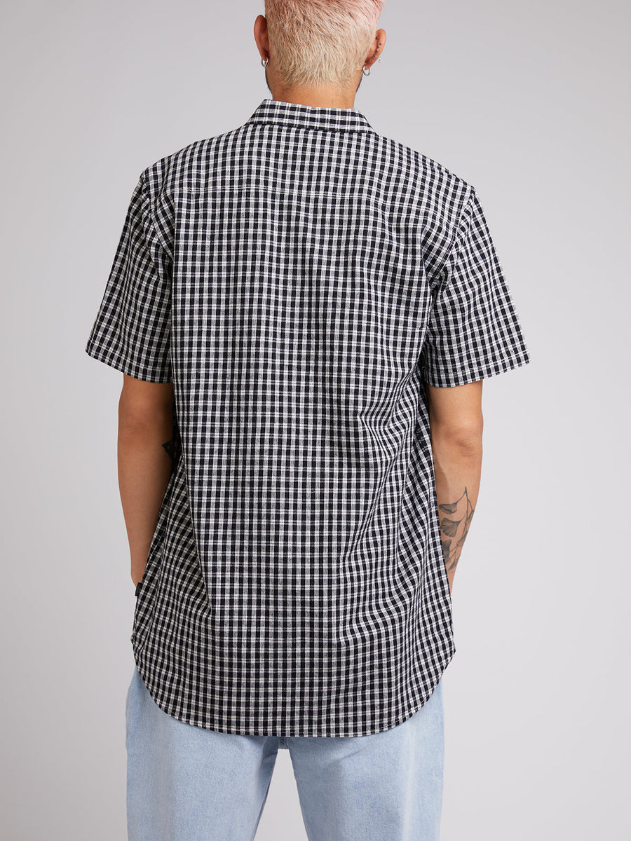 SILENT THEORY RATTLED SS SHIRT - BLACK - WILD ROSE