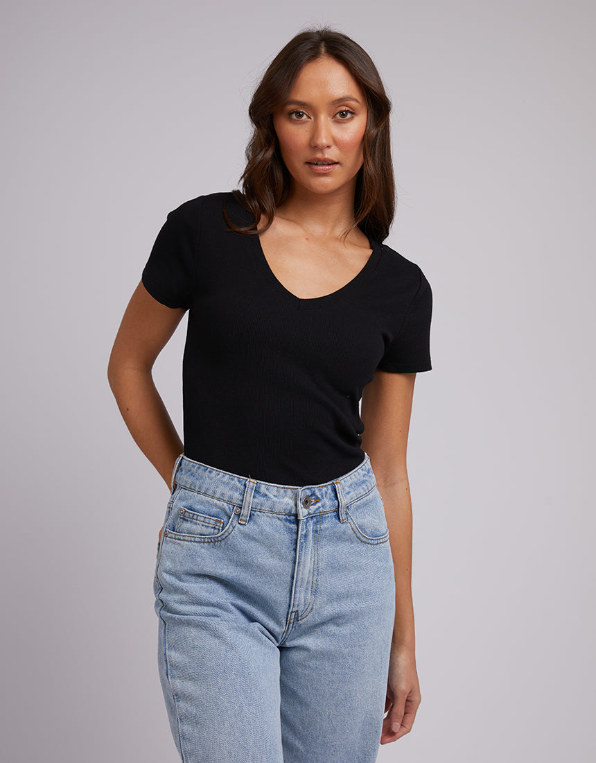 SILENT THEORY LILY V-NECK TEE - BLACK - WILD ROSE