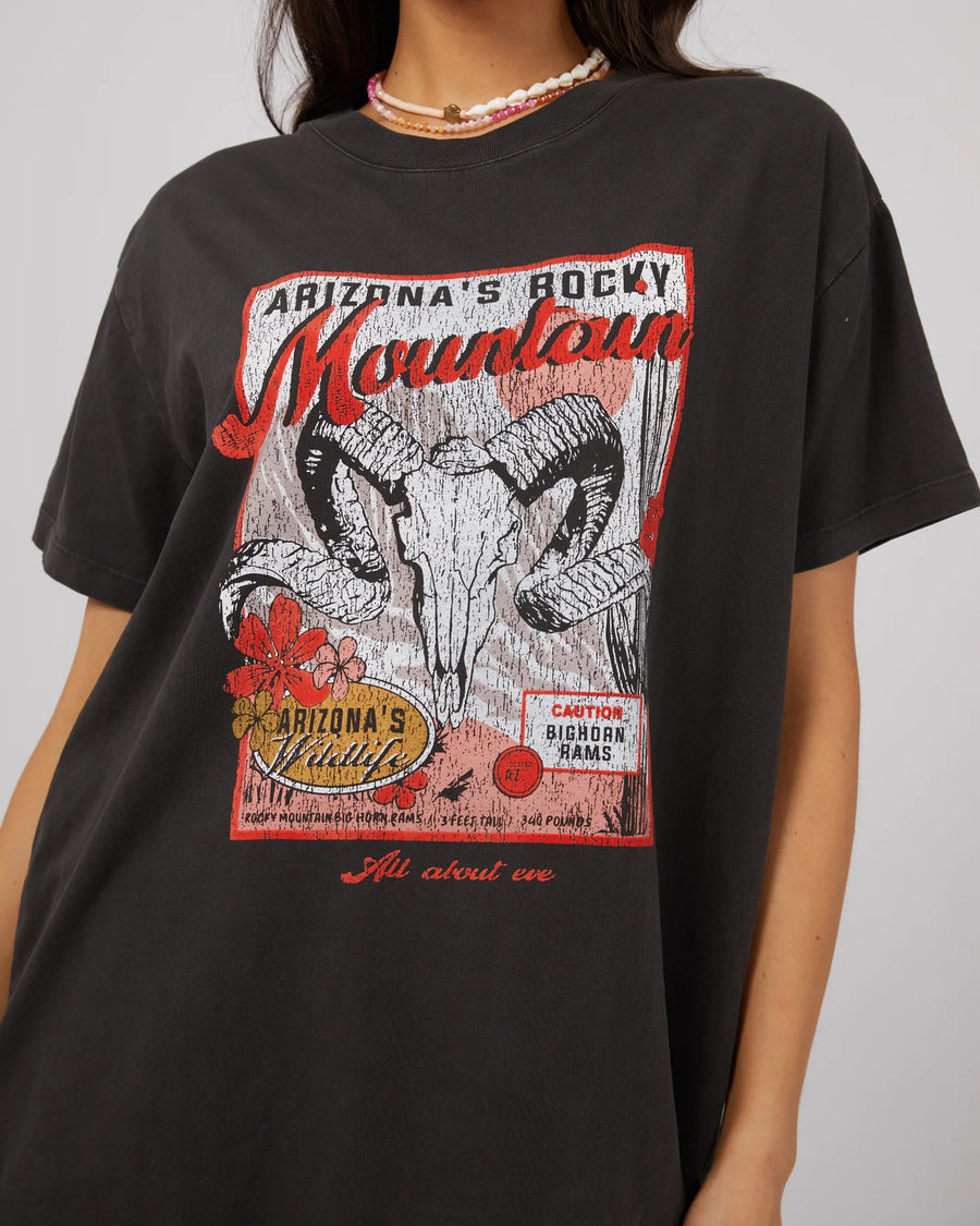 ALL ABOUT EVE ROCKY MOUNTAIN STANDARD TEE - WASHED BLACK - WILDROSE