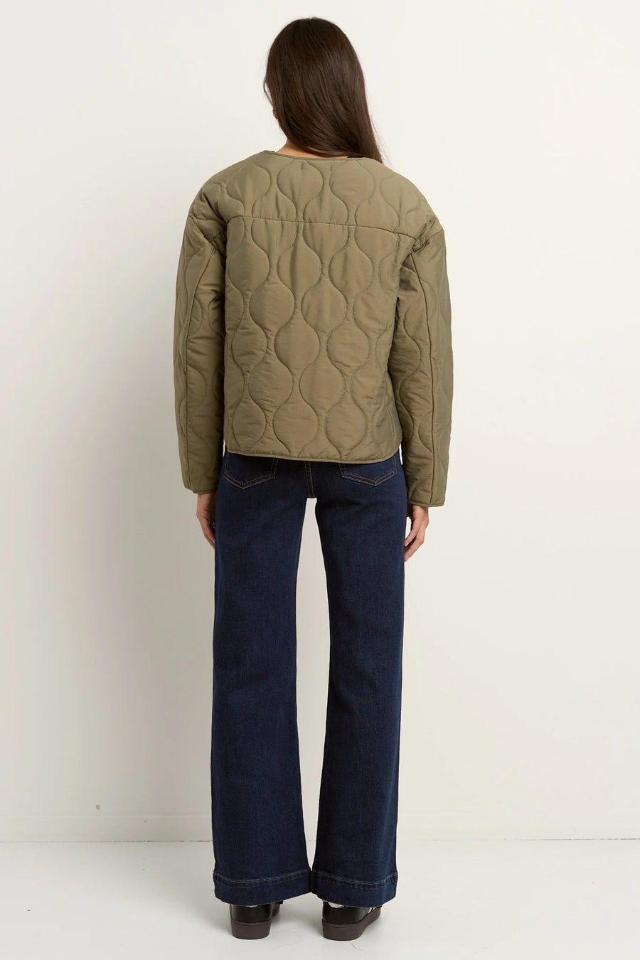 STORIES TO BE TOLD APEX OLIVE COLLARLESS PUFFER JACKET - WILDROSE