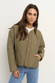 STORIES TO BE TOLD APEX OLIVE COLLARLESS PUFFER JACKET - WILDROSE