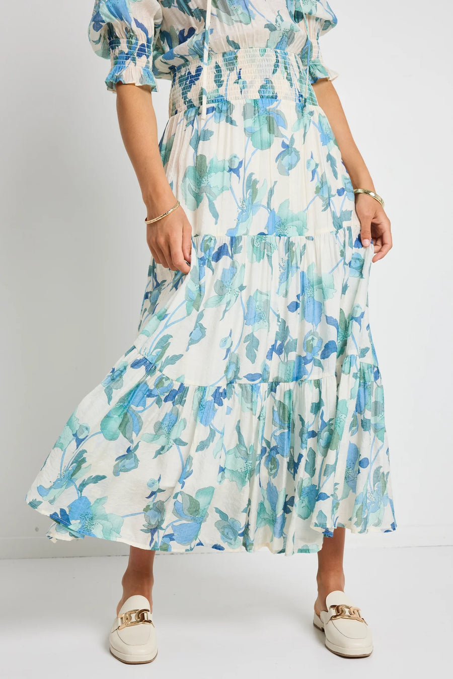 IVY + JACK CHARLIE BLUE CREAM FLOARL SS V NECK TIERED MIDI DRESS - WILDROSE