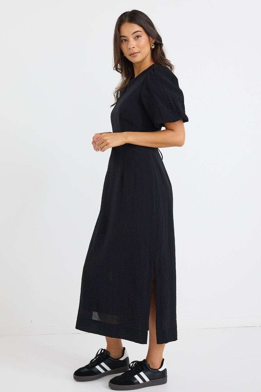 STORIES TO BE TOLD ELDER BLACK SHORT PUFF SLEEVE TIE MIDI DRESS - WILDROSE