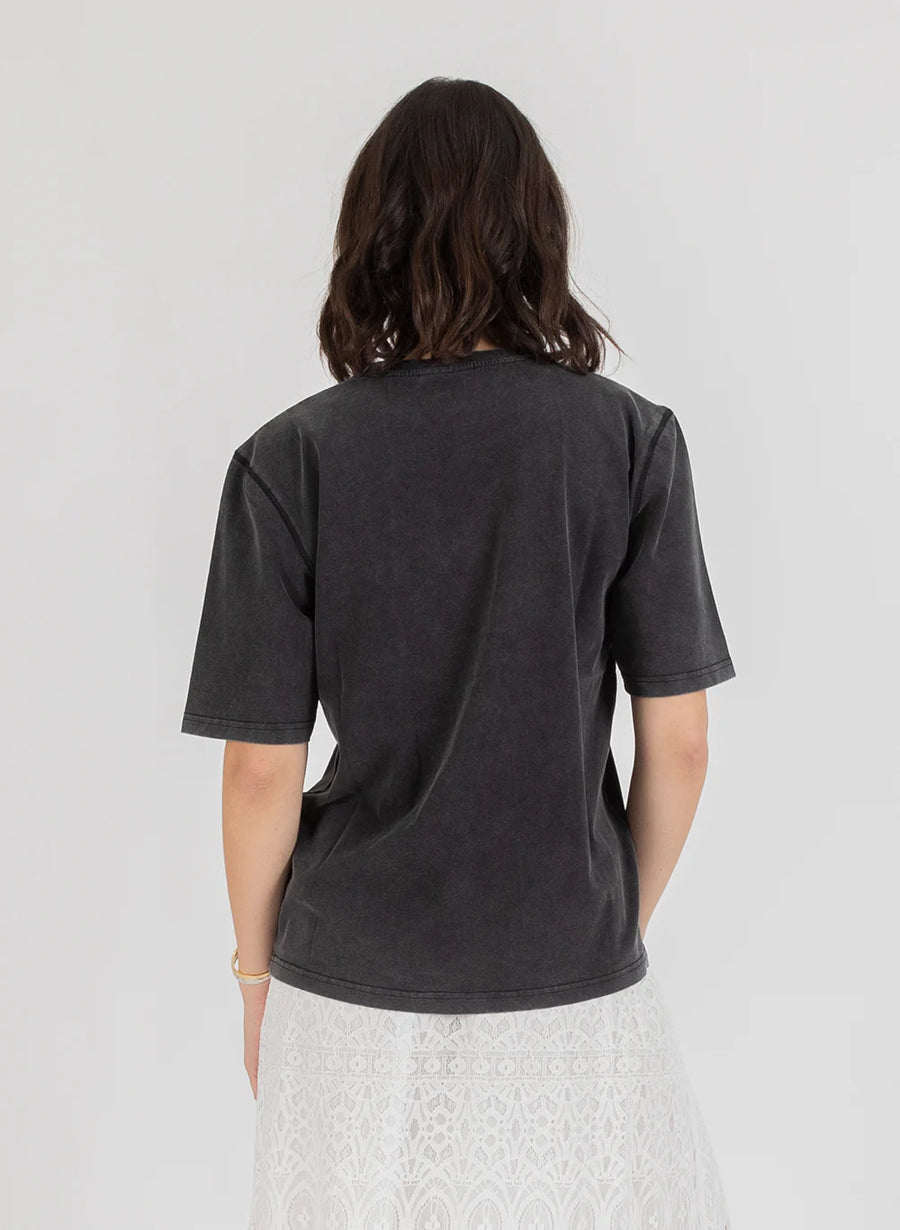 FEDERATION CRUISE TEE - ROSE N THORNS - WASHED BLACK - WILDROSE