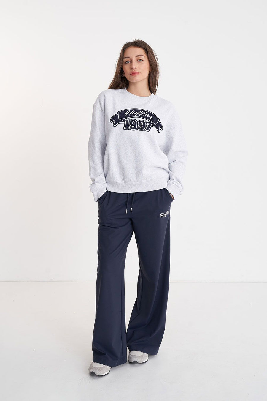 HUFFER WMNS RELAX CREW 350/BANNER SILVER MARLE - WILDROSE