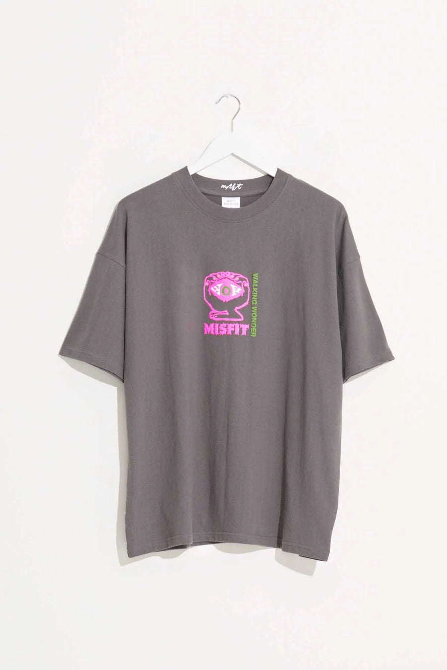 MISFIT WALKING WONDERS OS TEE - CHARCOAL - WILDROSE