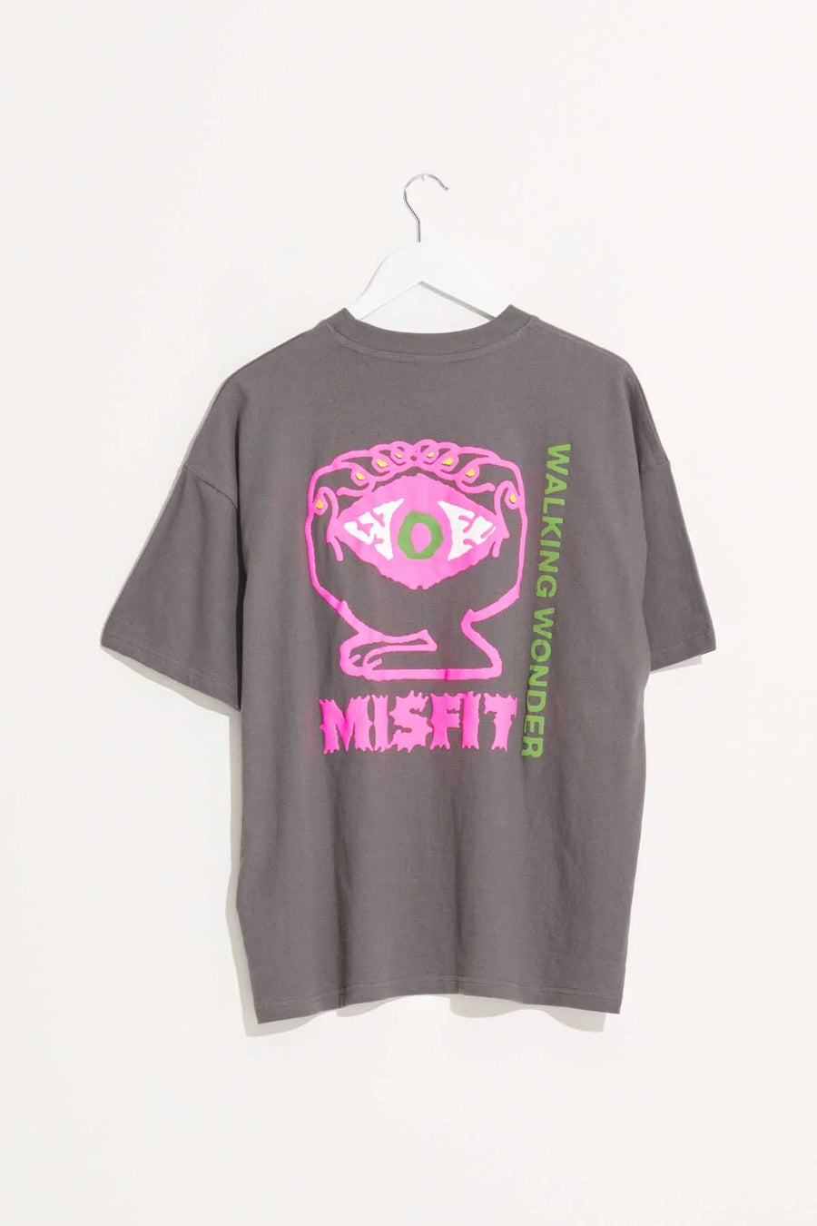 MISFIT WALKING WONDERS OS TEE - CHARCOAL - WILDROSE