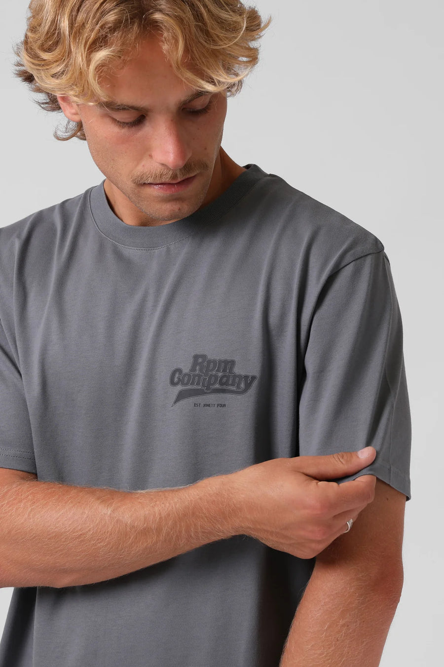 RPM COMPANY TEE - STEEL GREY - WILDROSE