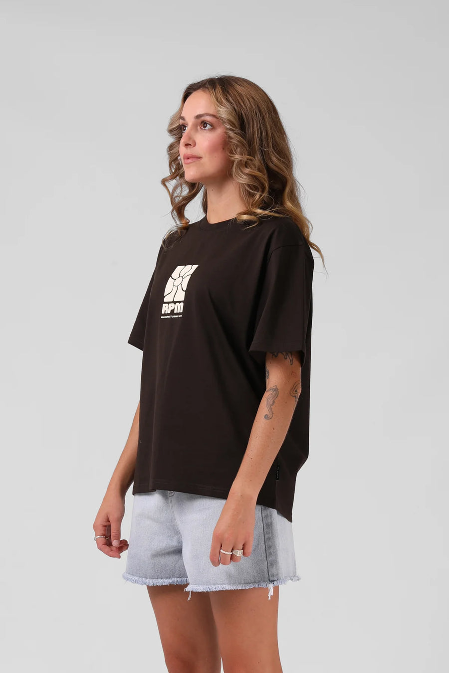 RPM FLOWER TEE - ESPRESSO - WILDROSE