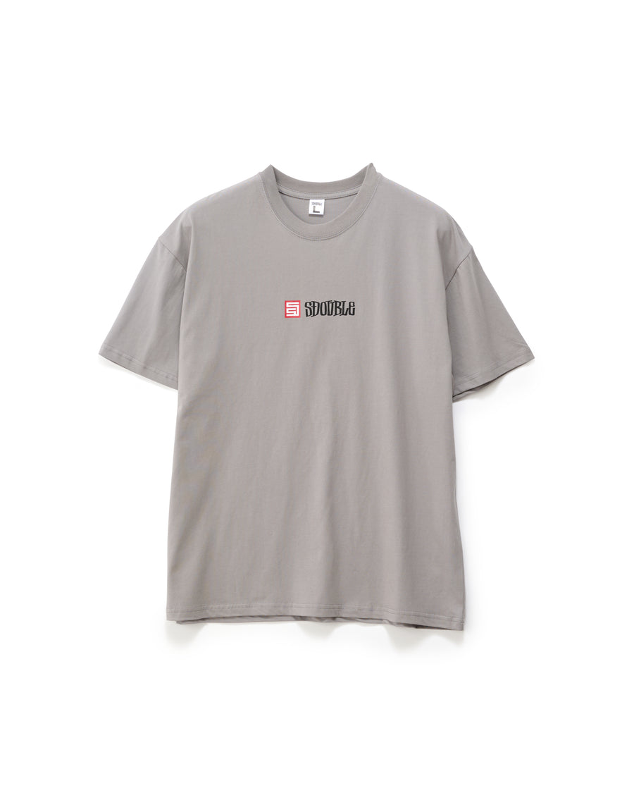 S DOUBLE S CUBE MID BLOCK SS TEE - STONE - WILDROSE