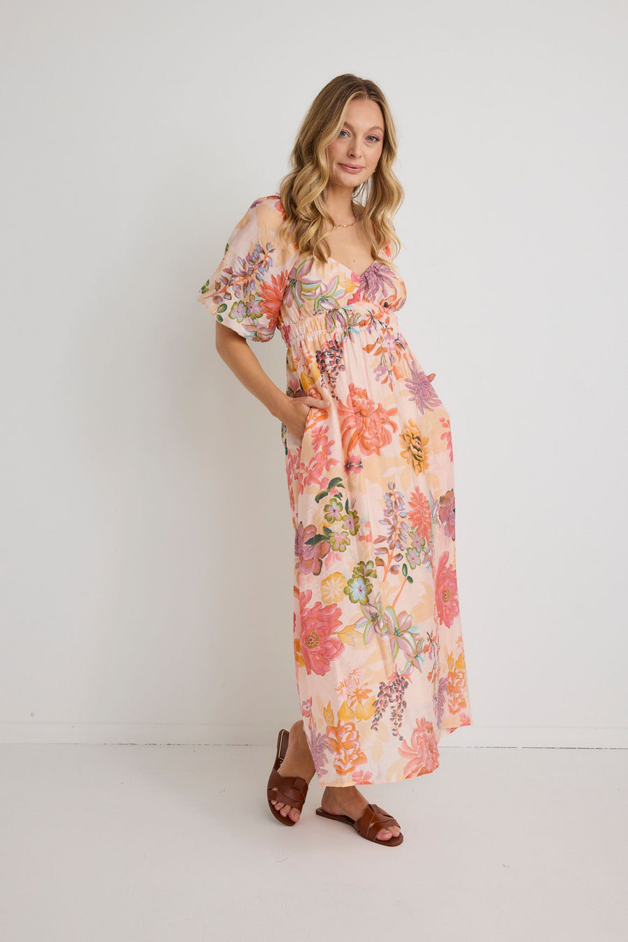 IVY + JACK POSY PEACH FLORAL SWEETHEART PUFF SLEEVE MIDI DRESS - WILDROSE