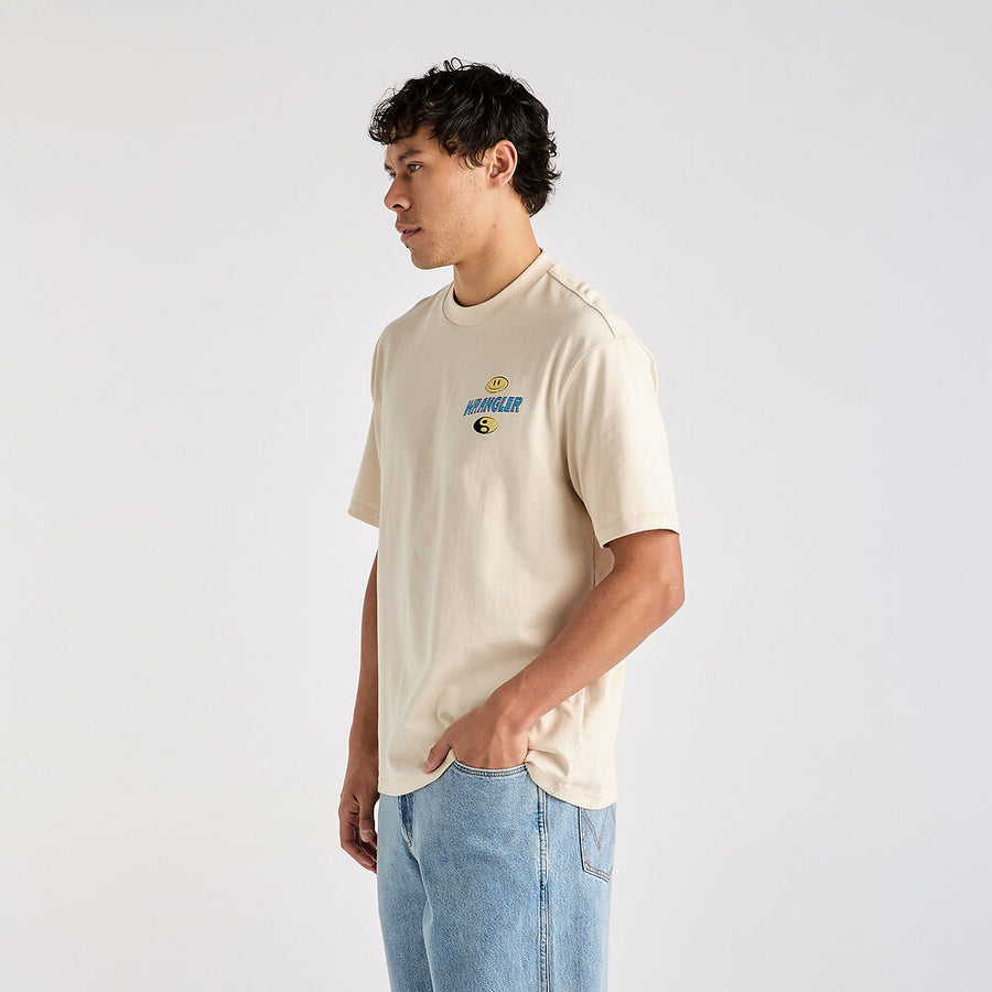 WRANGLER WORLD TOUR SLACKER TEE - ECRU - WILDROSE