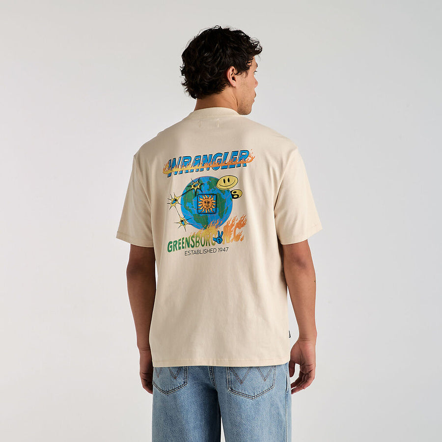 WRANGLER WORLD TOUR SLACKER TEE - ECRU - WILDROSE