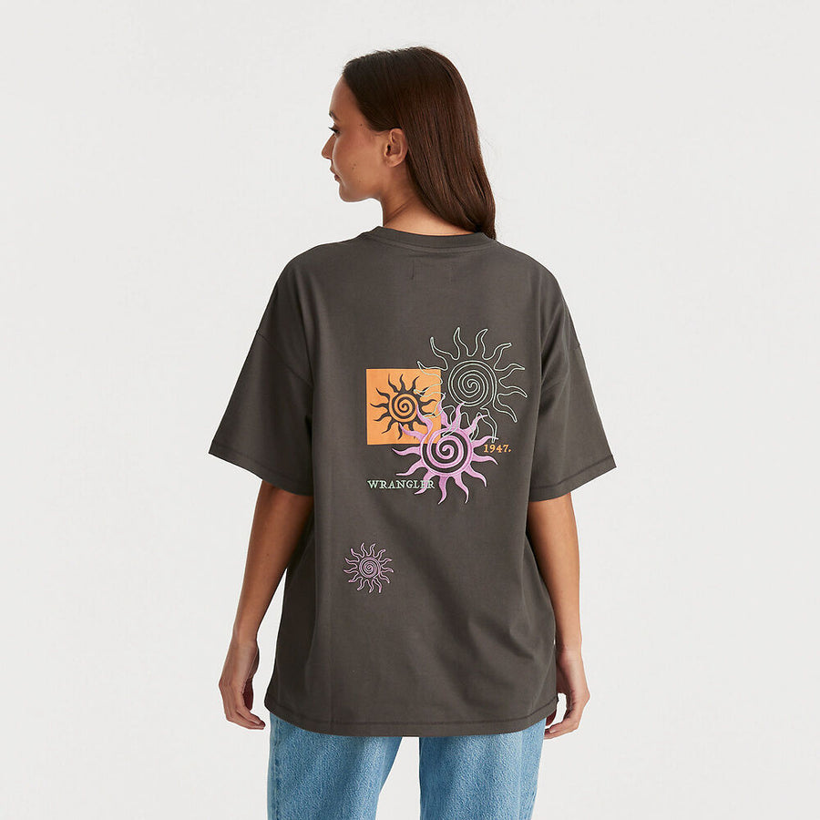 WRANGLER SPIRALLING BOXY SLOUCH TEE - WILDROSE