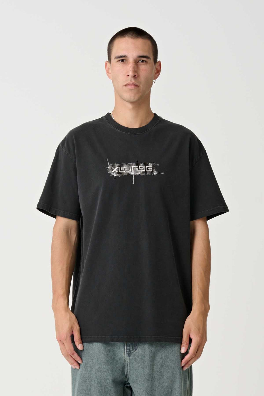 XLARGE CIRCUIT SS TEE - PIGMENT BLACK - WILDROSE