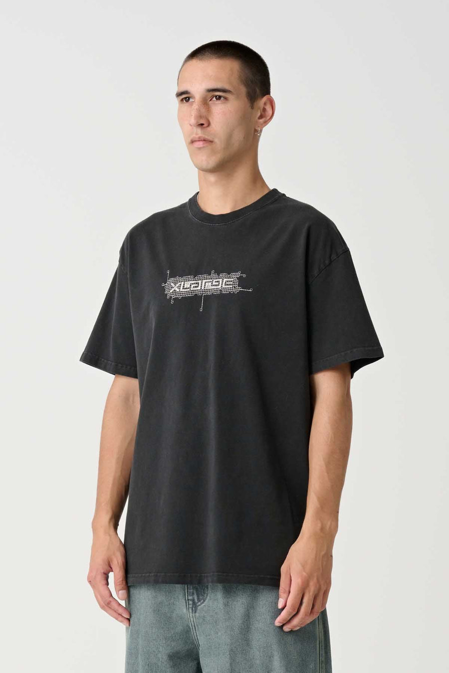 XLARGE CIRCUIT SS TEE - PIGMENT BLACK - WILDROSE