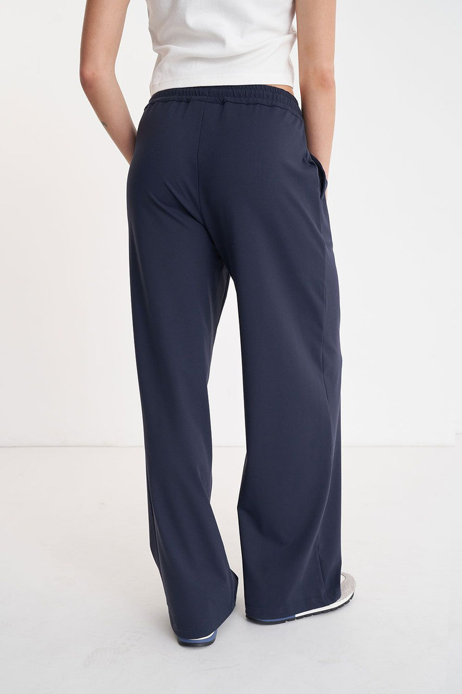 HUFFER WMNS STRAIGHT LEG TRACKPANT MIDNIGHT - WILDROSE