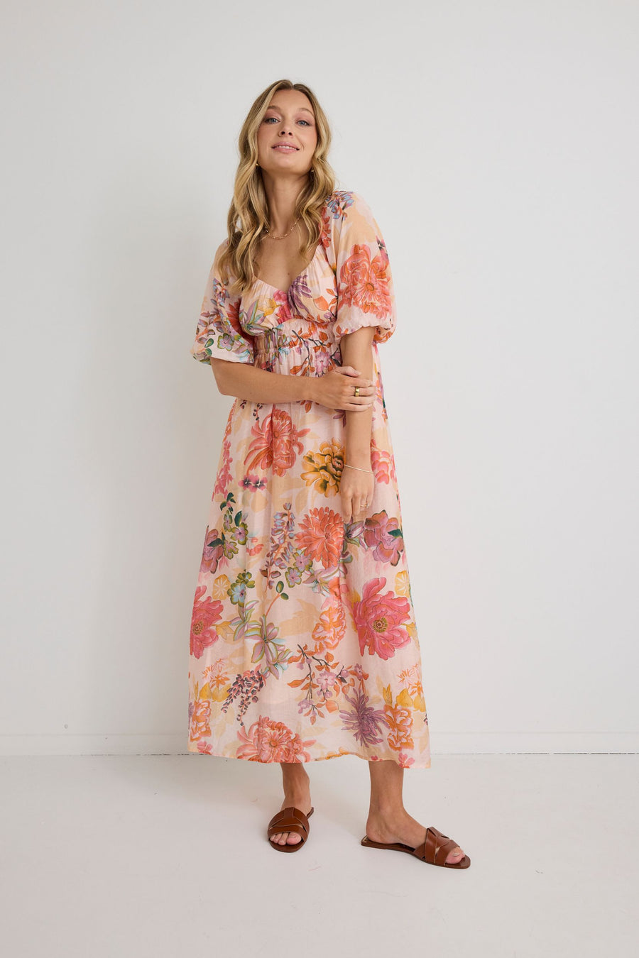 IVY + JACK POSY PEACH FLORAL SWEETHEART PUFF SLEEVE MIDI DRESS - WILDROSE