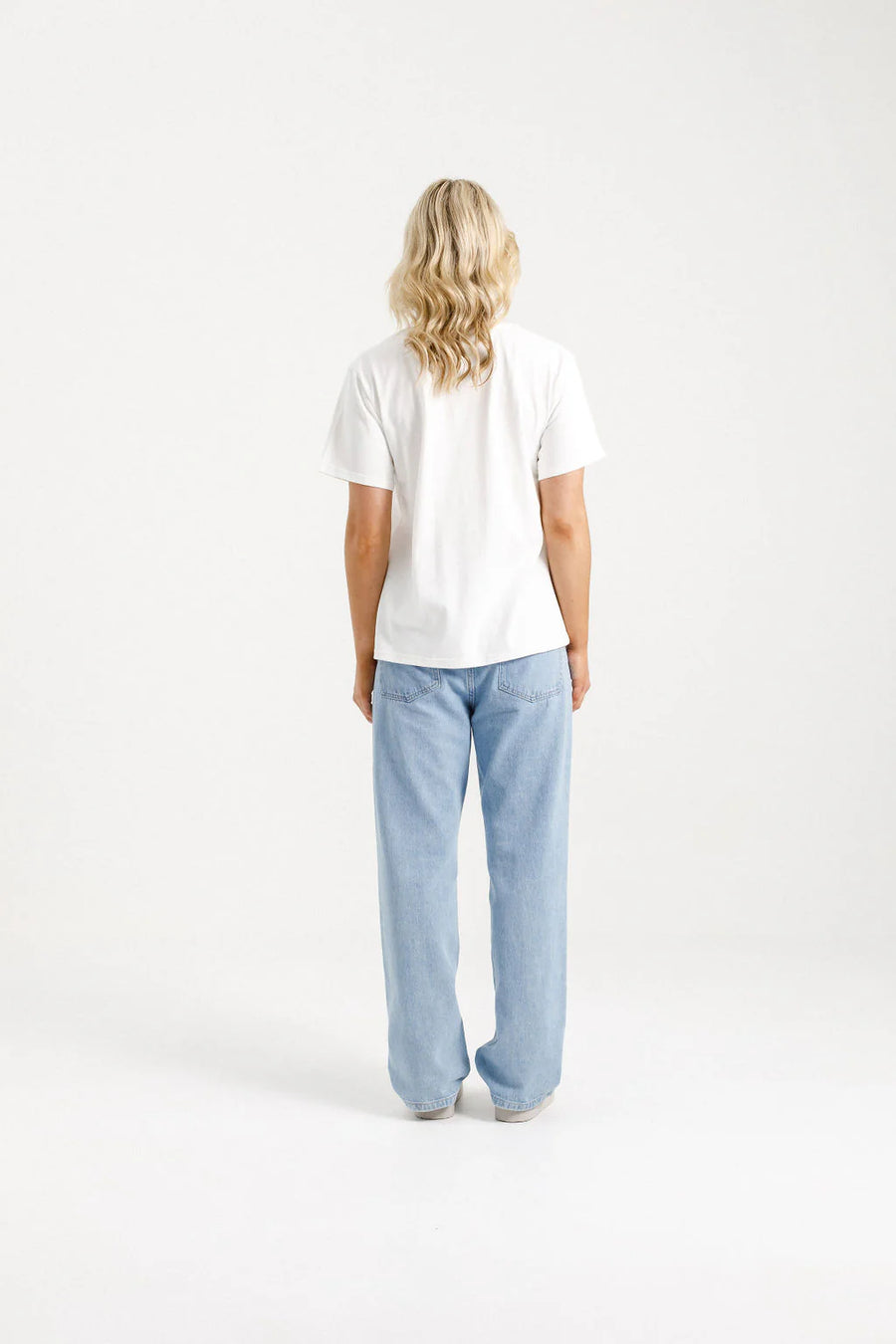 HOMELEE CHRIS TEE - WHITE WITH BLOSSOM BERRY BOW - WILDROSE