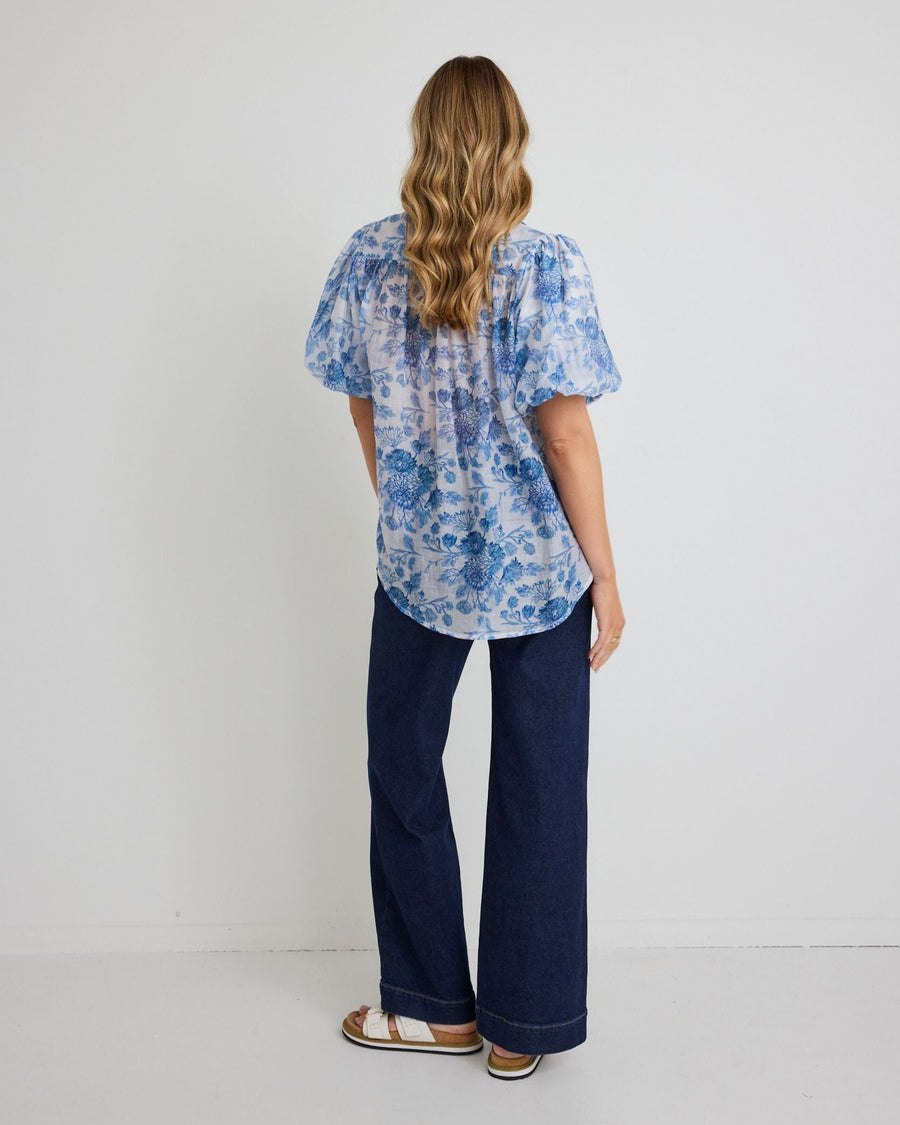 IVY + JACK HARMONY BLUE FLORAL SLEEVE SHIRT - WILDROSE