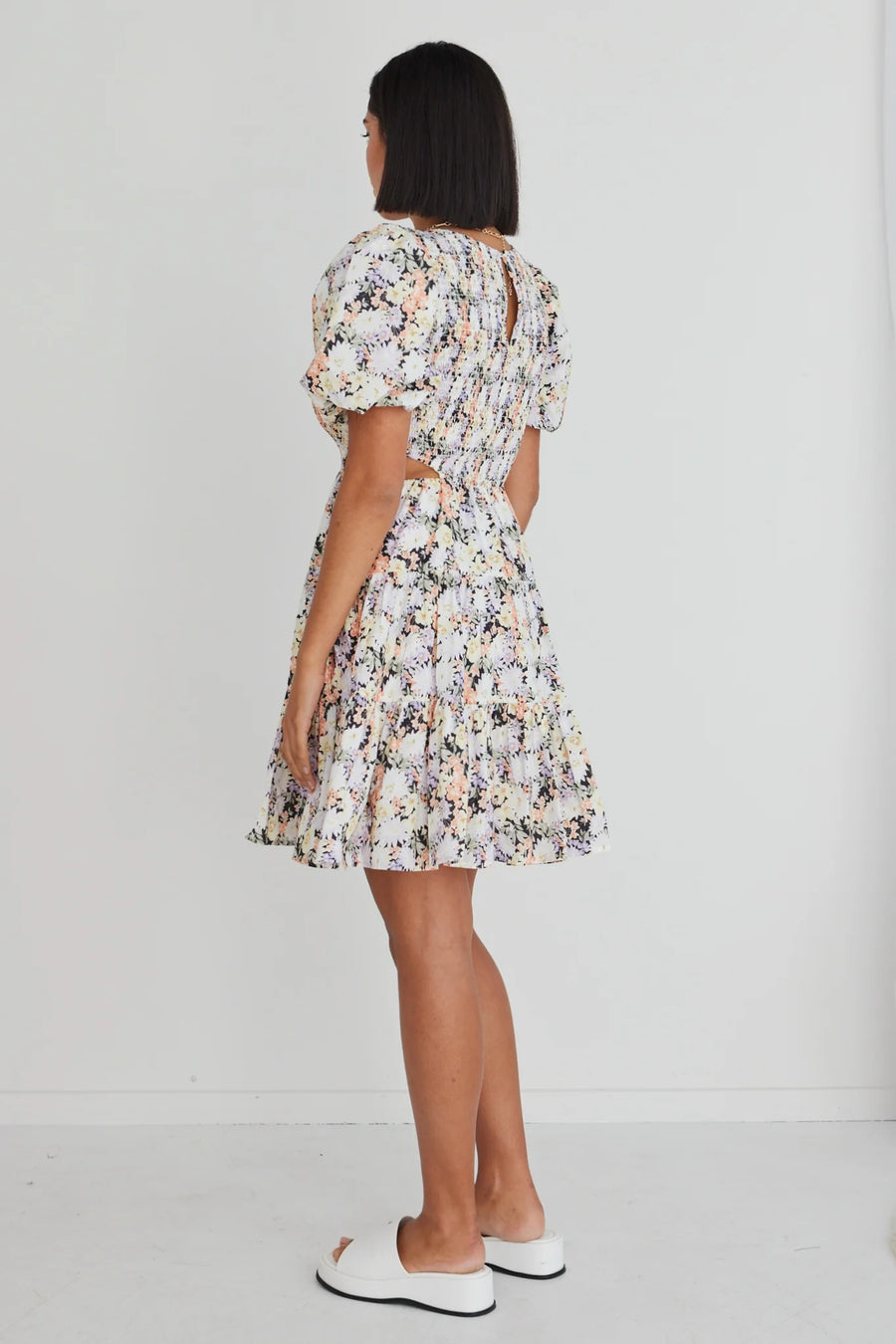 IVY + JACK HAILEY BLACK FLORAL SHIRRED COTTON PUFF SS WAIST CUT OUT TIERED MINI DRESS - WILDROSE