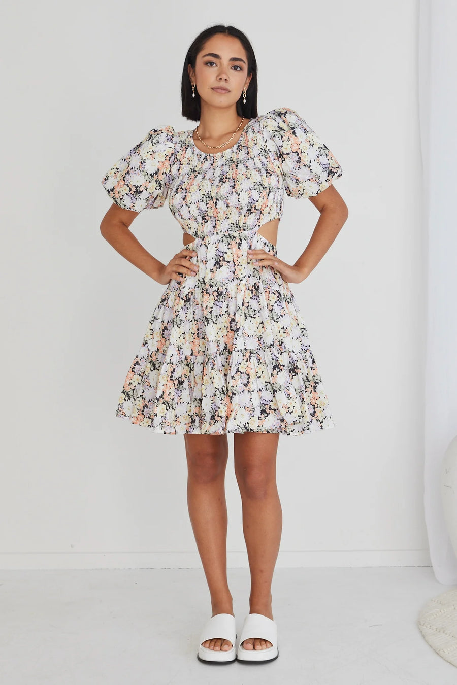 IVY + JACK HAILEY BLACK FLORAL SHIRRED COTTON PUFF SS WAIST CUT OUT TIERED MINI DRESS - WILDROSE