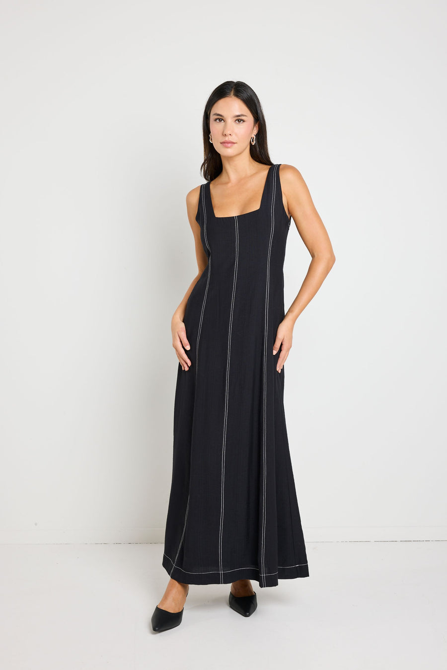 STORIES TO BE TOLD INDEX BLACK SLEEVELESS SQUARE NECK CONTRAST MAXI DRESS - BLACK - WILDROSE