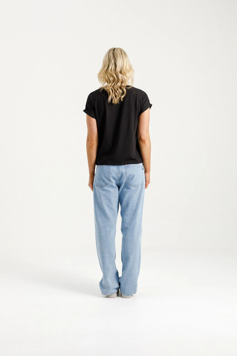 HOMELEE JACKIE TEE - BLACK WITH BLOSSOM BERRY - WILDROSE