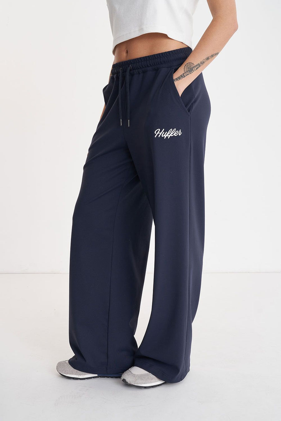 HUFFER WMNS STRAIGHT LEG TRACKPANT MIDNIGHT - WILDROSE