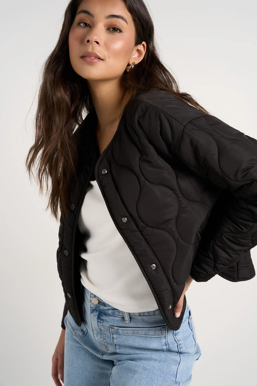 STORIES TO BE TOLD APEX BLACK COLLARLESS PUFFER JACKET - BLACK - WILDROSE