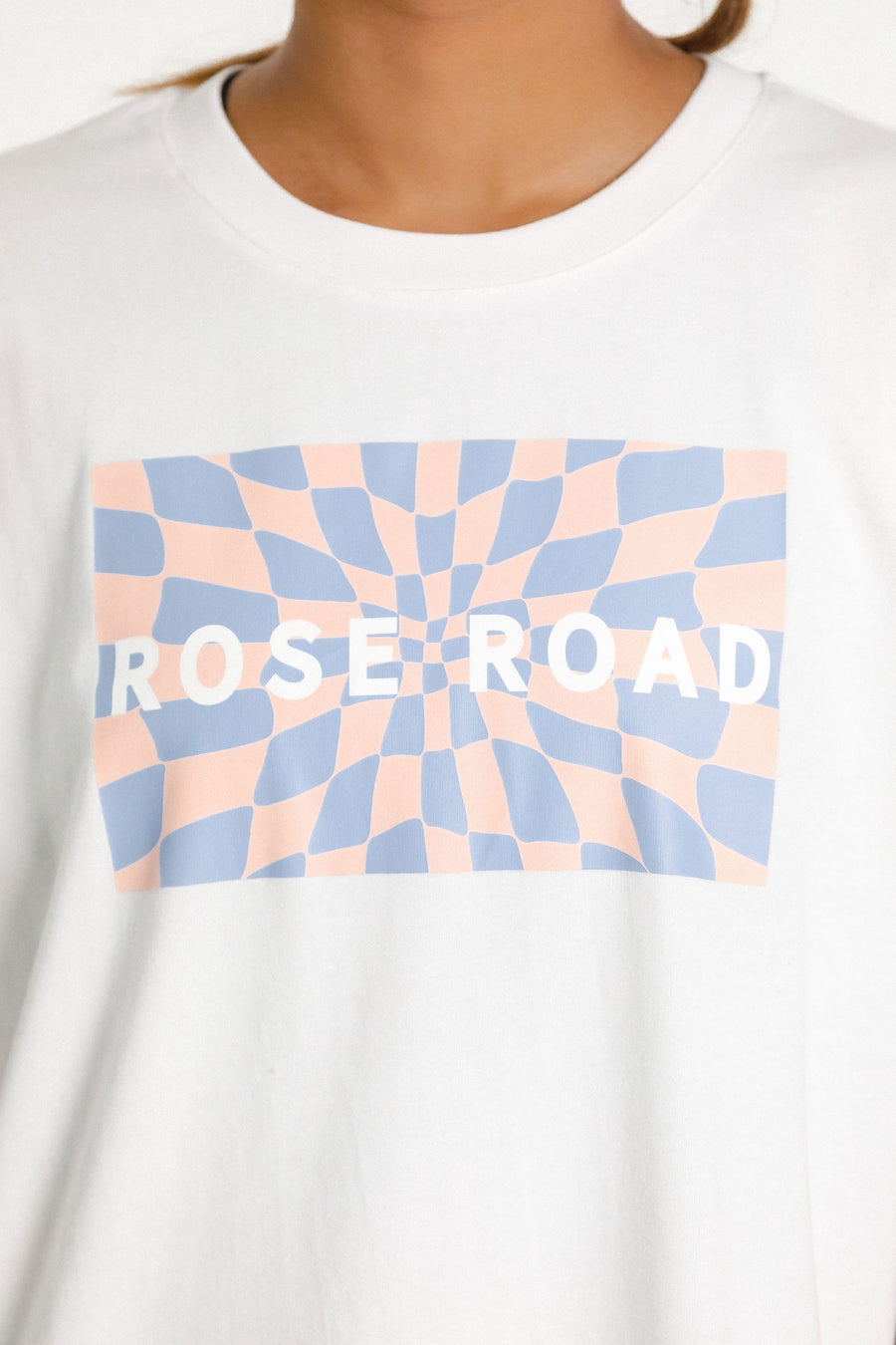 ROSE ROAD TOPHER TEE - WHITE TROPICAL CHECK - WILD ROSE