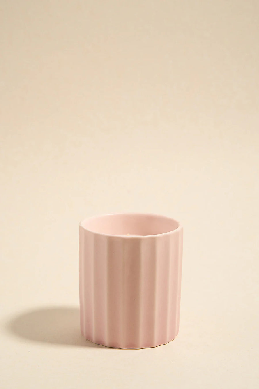 FLO'S HOME WIDE RIB BLUSH CERAMIC SCENTED CANDLE - WILDROSE