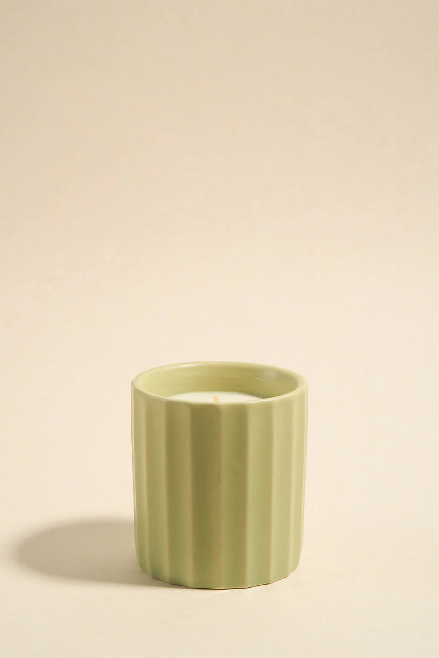 FLO'S HOME WIDE RIB SAGE CERAMIC SCENTED CANDLE - WILDROSE